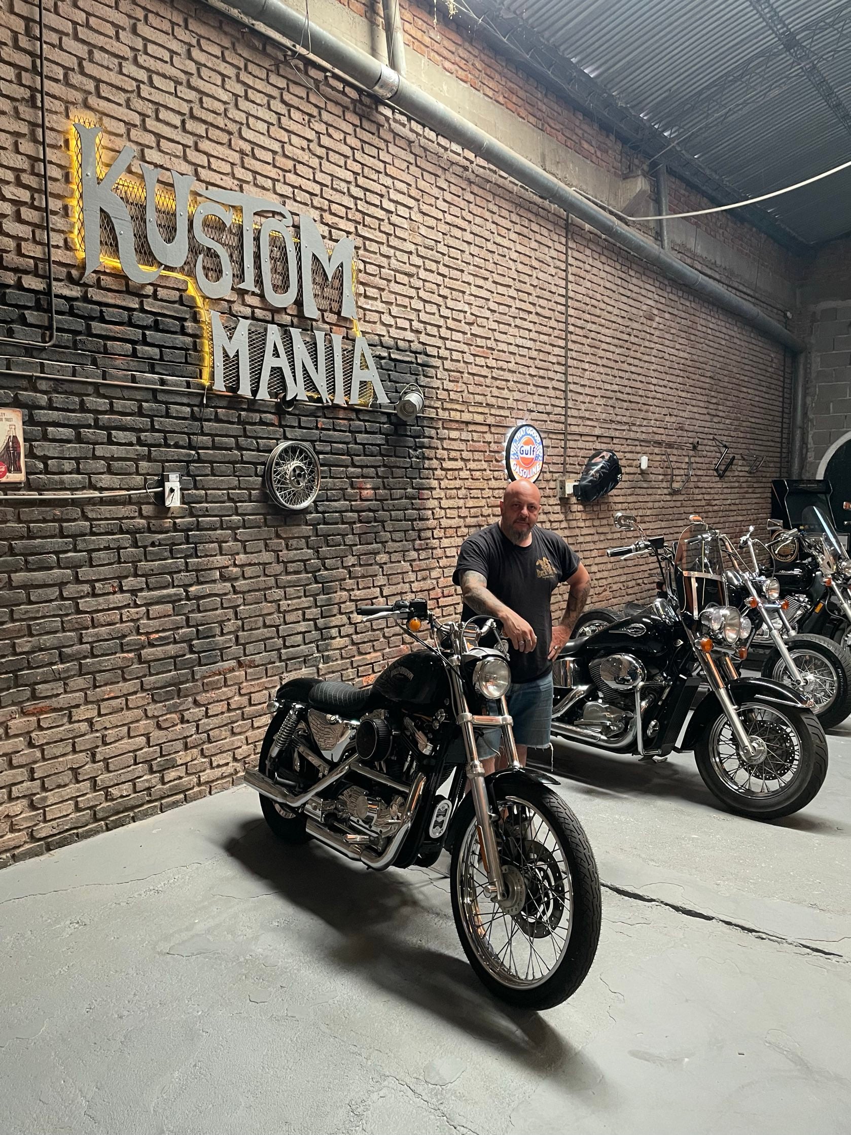 Kustom Mania - Nuestro equipo y showroom